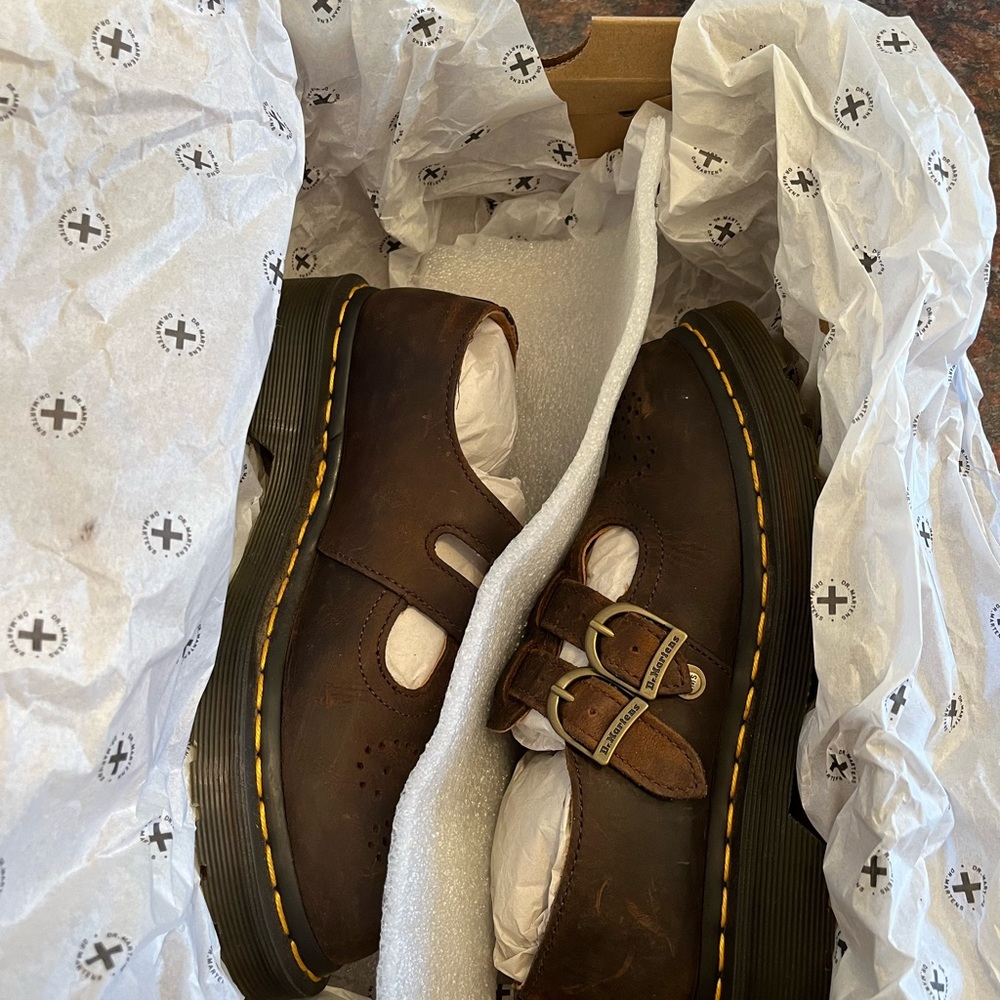 Brand new Dr Martens brown leather sz 5 women’s